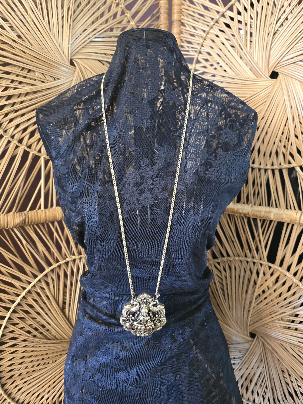 🦚 Antique Goddess Pendant Necklace - Women's Statement Jewelry - Picture 9 of 9